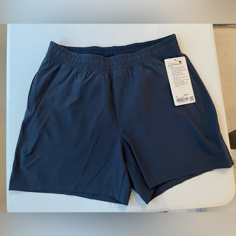 Men’s Lululemon Pace Breaker Short 5” LL Navy Size Medium.